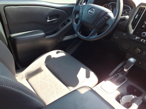 Used 2025 Nissan Frontier SV RWD image 9