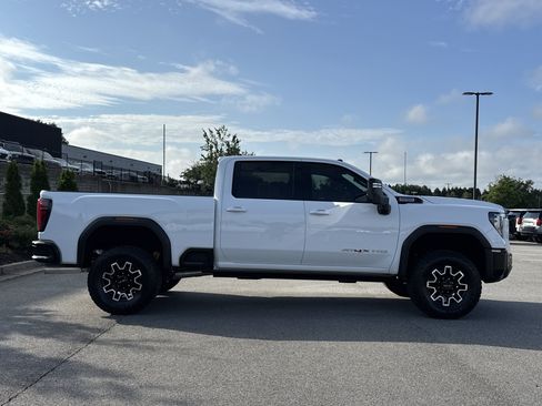 Used 2025 GMC Sierra 2500 AT4X AWD/4WD image 11