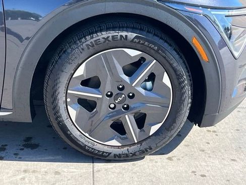 Used 2025 Kia EV6 Light RWD image 9
