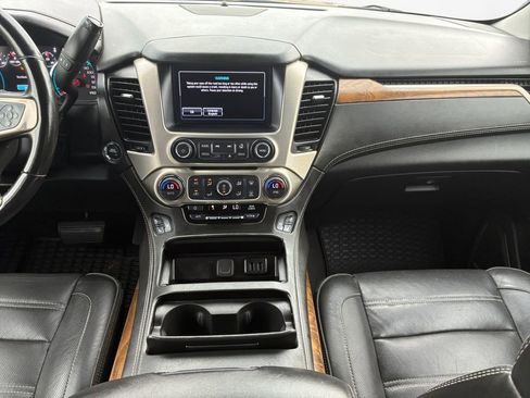 Used 2020 GMC Yukon XL Denali image 3