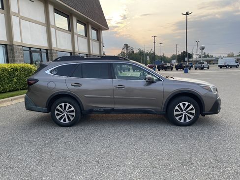 Used 2021 Subaru Outback Premium AWD/4WD image 3