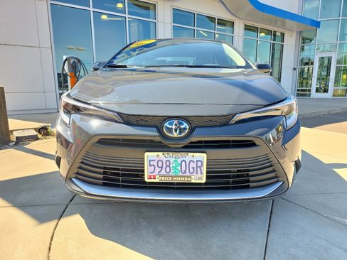 Used 2025 Toyota Corolla XLE image 9