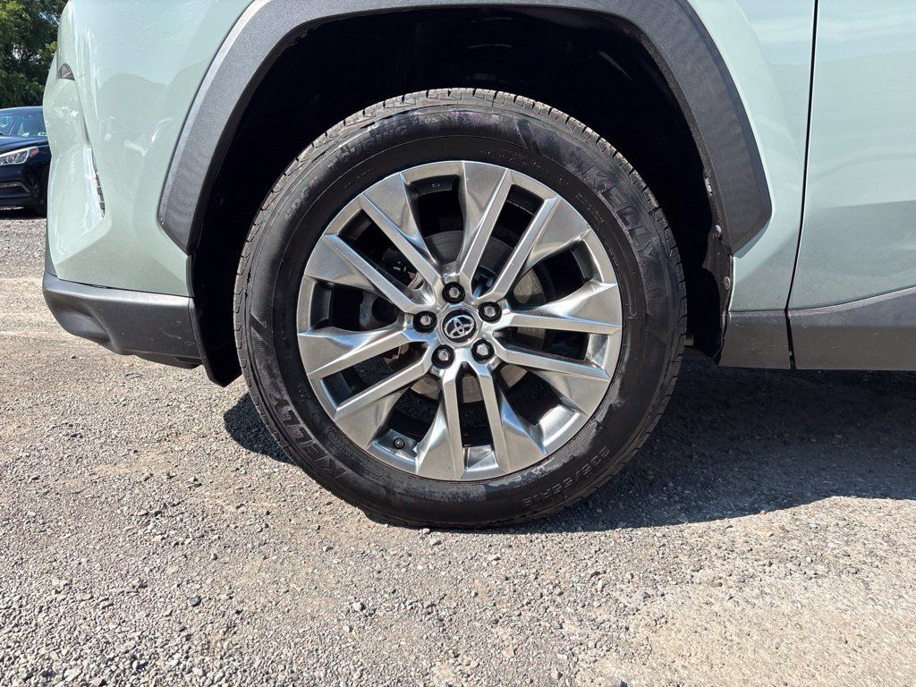 Used 2019 Toyota RAV4 XLE Premium AWD/4WD image 10