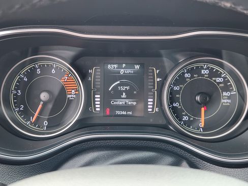 Used 2019 Jeep Cherokee Latitude Plus w/ Cold Weather Group AWD/4WD image 10