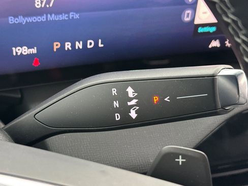 Used 2025 Buick Enclave Preferred image 31