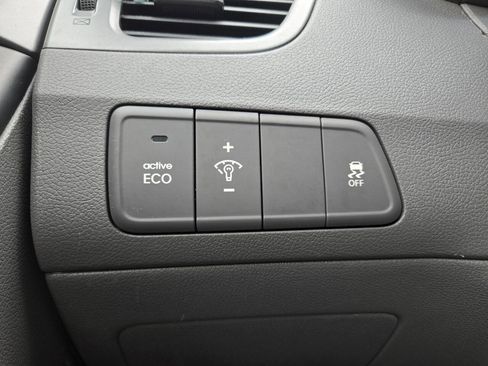 Used 2015 Hyundai Elantra SE FWD image 44