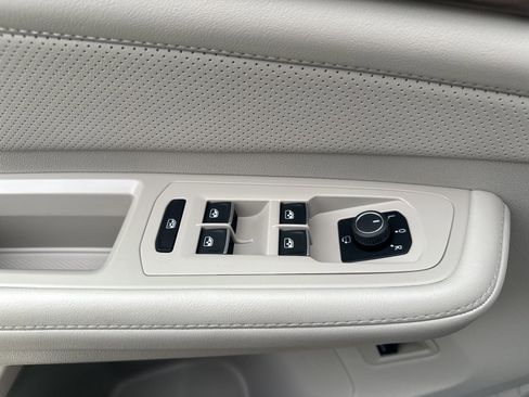 Certified 2024 Volkswagen Atlas SEL Premium R-Line image 11