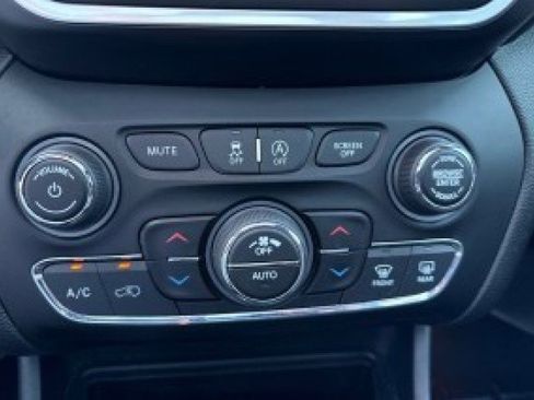 Used 2021 Jeep Cherokee Latitude Lux 80th Anniv w/ Quick Order Package 26U 80TH image 26