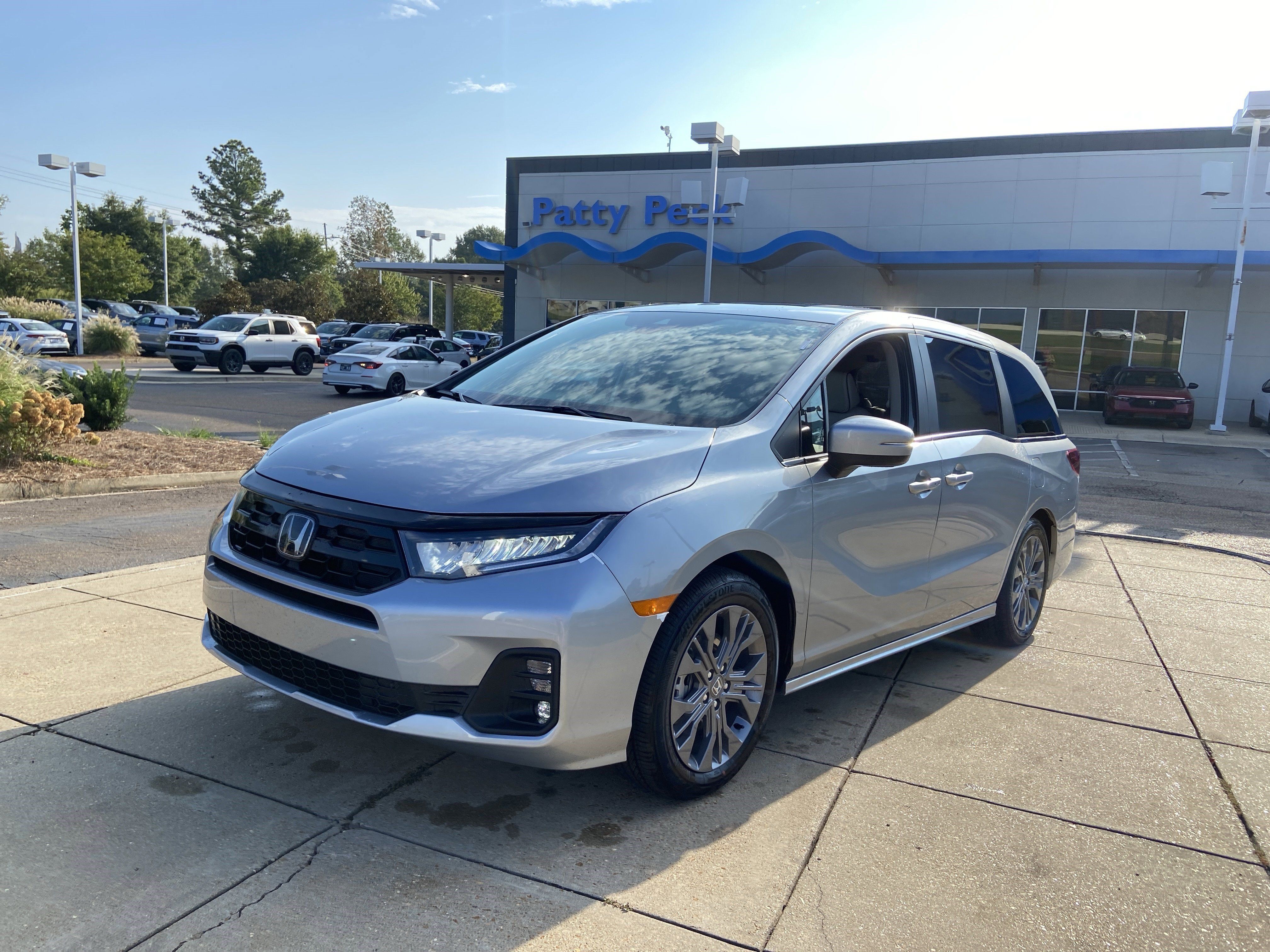 New 2026 Honda Odyssey Touring image 4