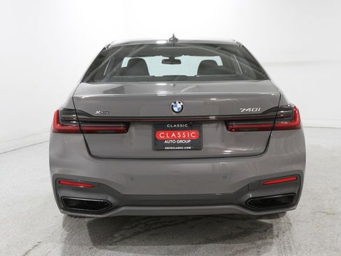 Certified 2022 BMW 740i xDrive w/ M Sport Package image 21
