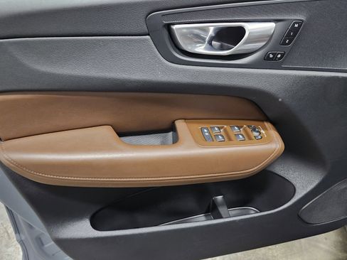 Used 2024 Volvo XC60 B5 Plus image 26