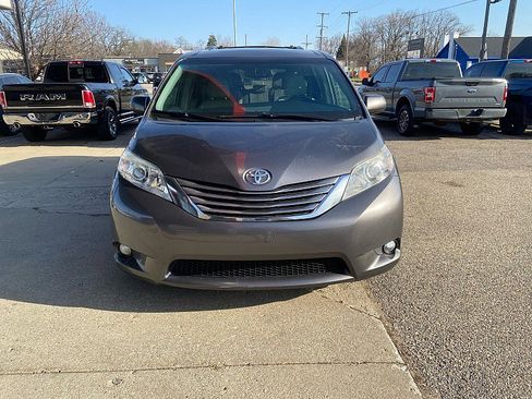 Used 2017 Toyota Sienna XLE Premium w/ Protection Package image 7