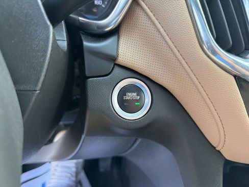 Used 2024 Chevrolet Equinox Premier image 17