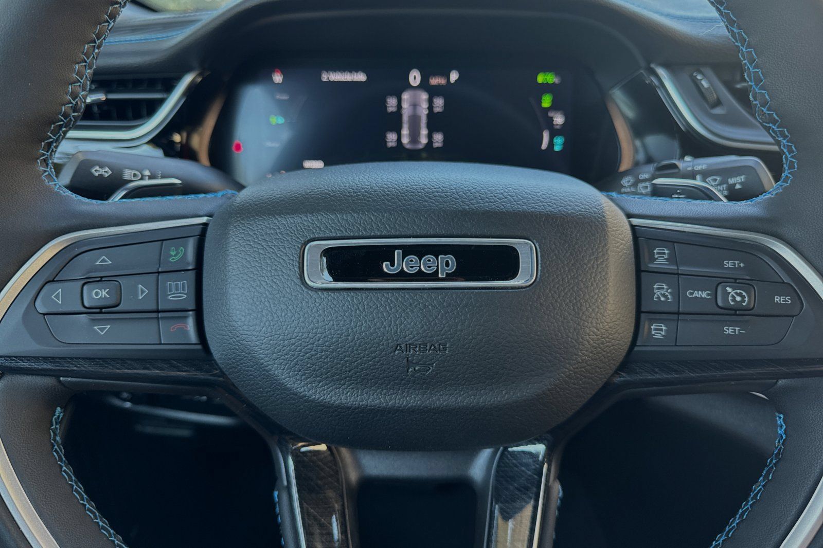 New 2023 Jeep Grand Cherokee Trailhawk w/ Advanced Protech Group II AWD/4WD image 23