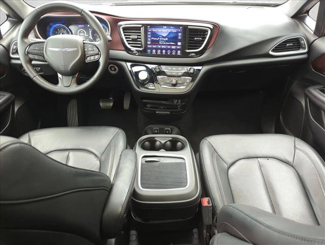 Used 2020 Chrysler Pacifica Touring-L FWD image 18