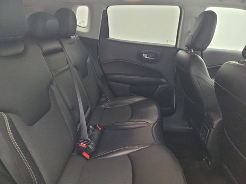 Used 2019 Jeep Compass Latitude w/ Cold Weather Group AWD/4WD image 19