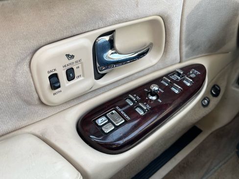 Used 1996 Lincoln Town Car Cartier image 18