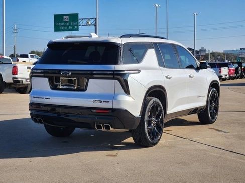 Used 2025 Chevrolet Traverse RS image 13