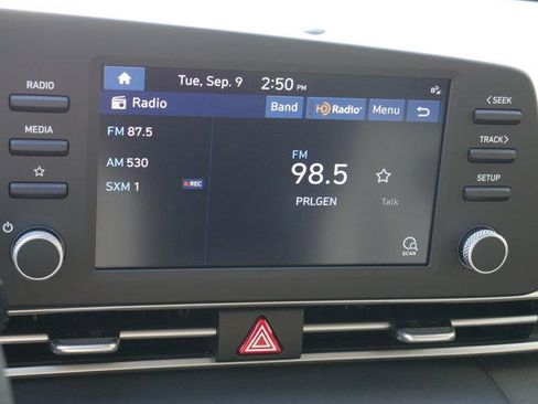 Used 2023 Hyundai Elantra SEL image 16