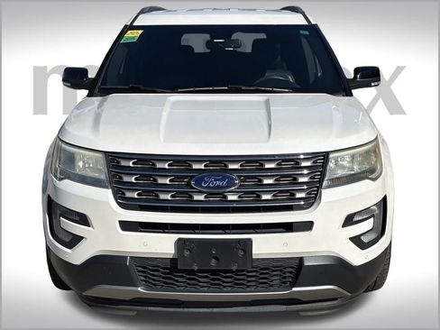 Used 2016 Ford Explorer XLT w/ Equipment Group 202A image 14