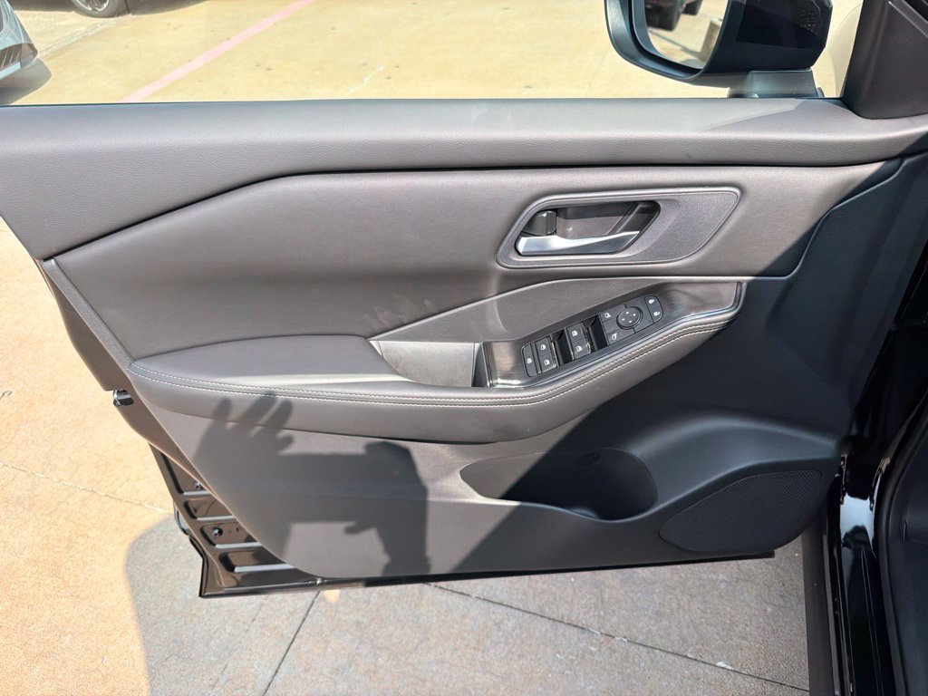 New 2026 Nissan Rogue SV FWD image 11