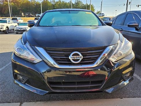 Used 2016 Nissan Altima 2.5 SR w/ Interior Lighting Package image 2