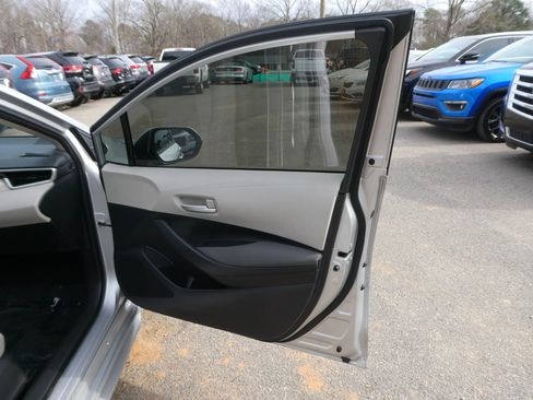 Used 2021 Toyota Corolla LE image 21