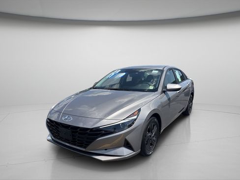 Used 2023 Hyundai Elantra SEL w/ Cargo Package FWD image 7