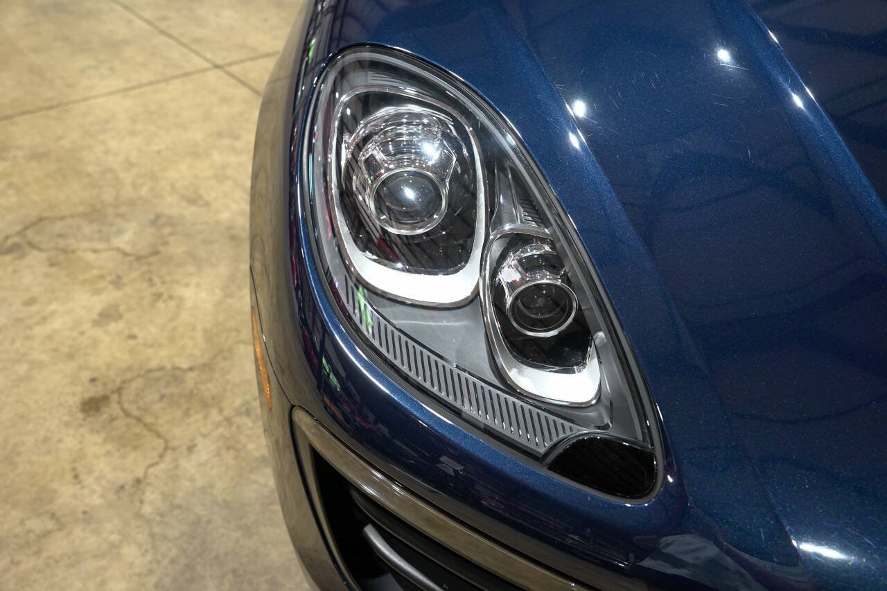 Used 2018 Porsche Macan AWD/4WD image 34