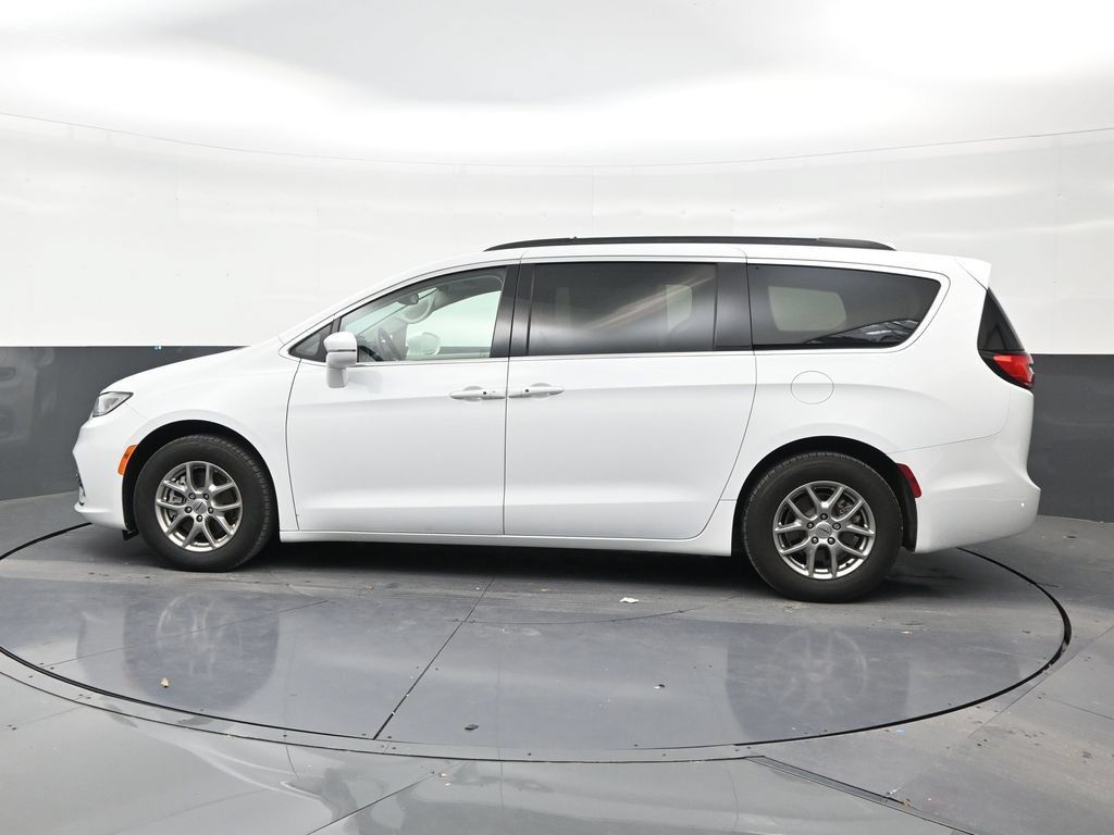 Used 2021 Chrysler Pacifica Touring FWD image 2