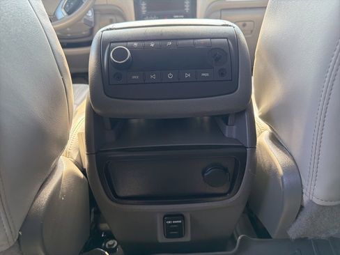 Used 2016 Chevrolet Traverse LT image 19