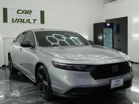 Used 2024 Honda Accord Sport image 3