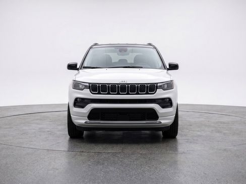 Used 2025 Jeep Compass Limited AWD/4WD image 2