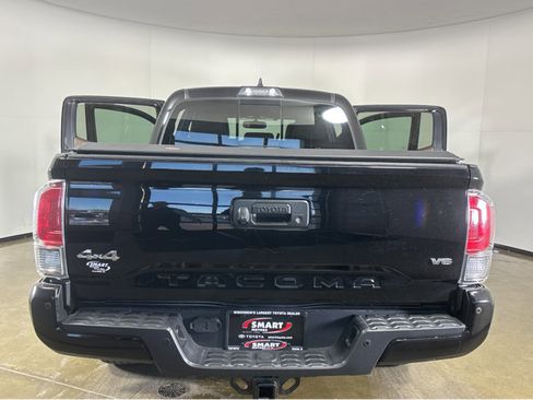 Used 2017 Toyota Tacoma Limited image 19