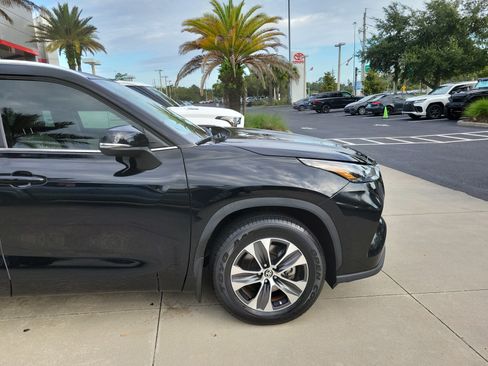 Used 2023 Toyota Highlander XLE FWD image 8