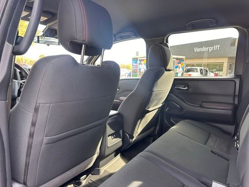 Used 2022 Nissan Frontier PRO-4X w/ Technology Package image 16