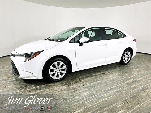 Used 2025 Toyota Corolla LE image 4