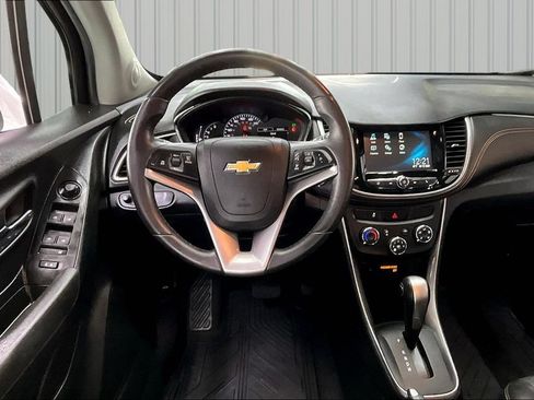 Used 2017 Chevrolet Trax LT w/ LT Convenience Package AWD/4WD image 8