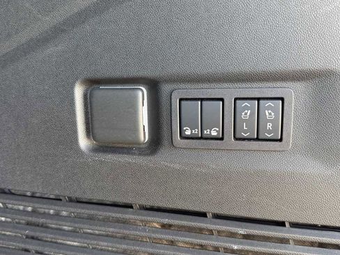 Used 2025 Chevrolet Suburban LT w/ Comfort Package image 28