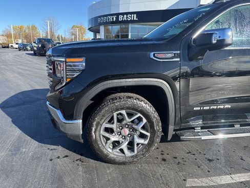 New 2026 GMC Sierra 1500 SLT image 5