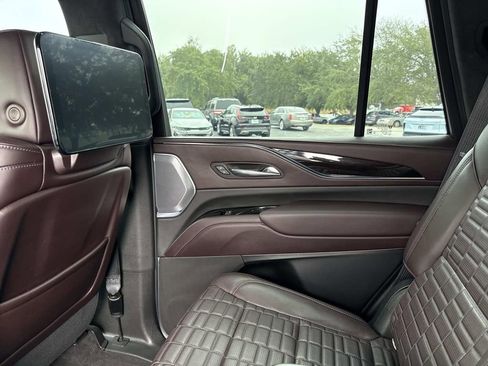 Certified 2022 Cadillac Escalade Premium Luxury Platinum w/ LPO, Radiant Package image 15