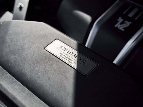 Used 2024 Rolls-Royce Phantom Sedan image 19