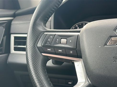 Used 2024 Mitsubishi Outlander SE image 18