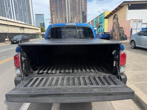 Used 2016 Toyota Tacoma SR5 AWD/4WD image 12