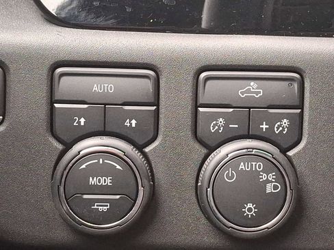 Used 2023 Chevrolet Silverado 1500 LT image 25