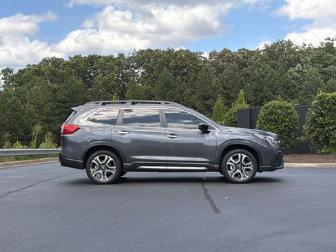 Used 2025 Subaru Ascent Touring AWD/4WD image 5