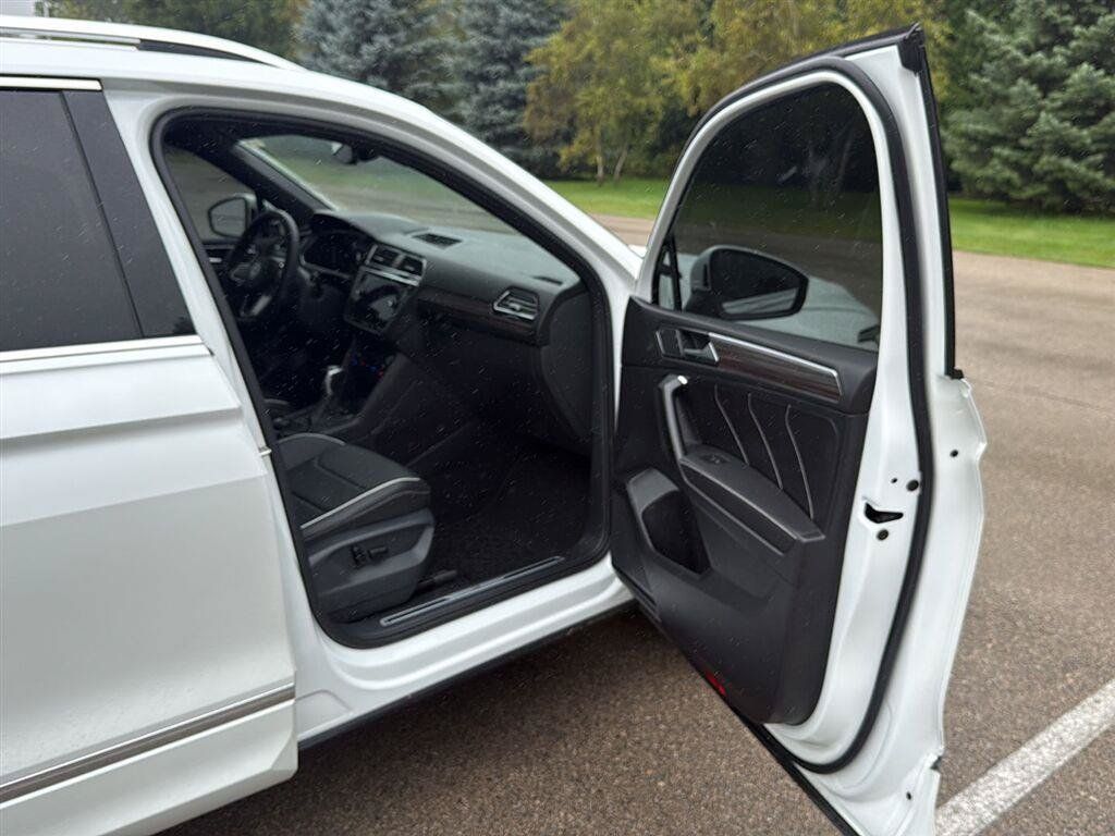Used 2022 Volkswagen Tiguan SEL R-Line AWD/4WD image 18