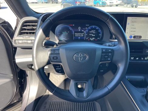 Used 2023 Toyota Crown XLE image 12