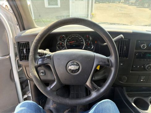 Used 2009 Chevrolet Express 2500 Extended RWD image 19