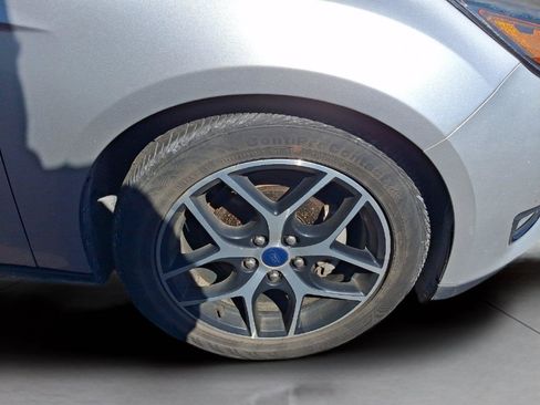 Used 2018 Ford Focus SE w/ SE Appearance Package FWD image 9